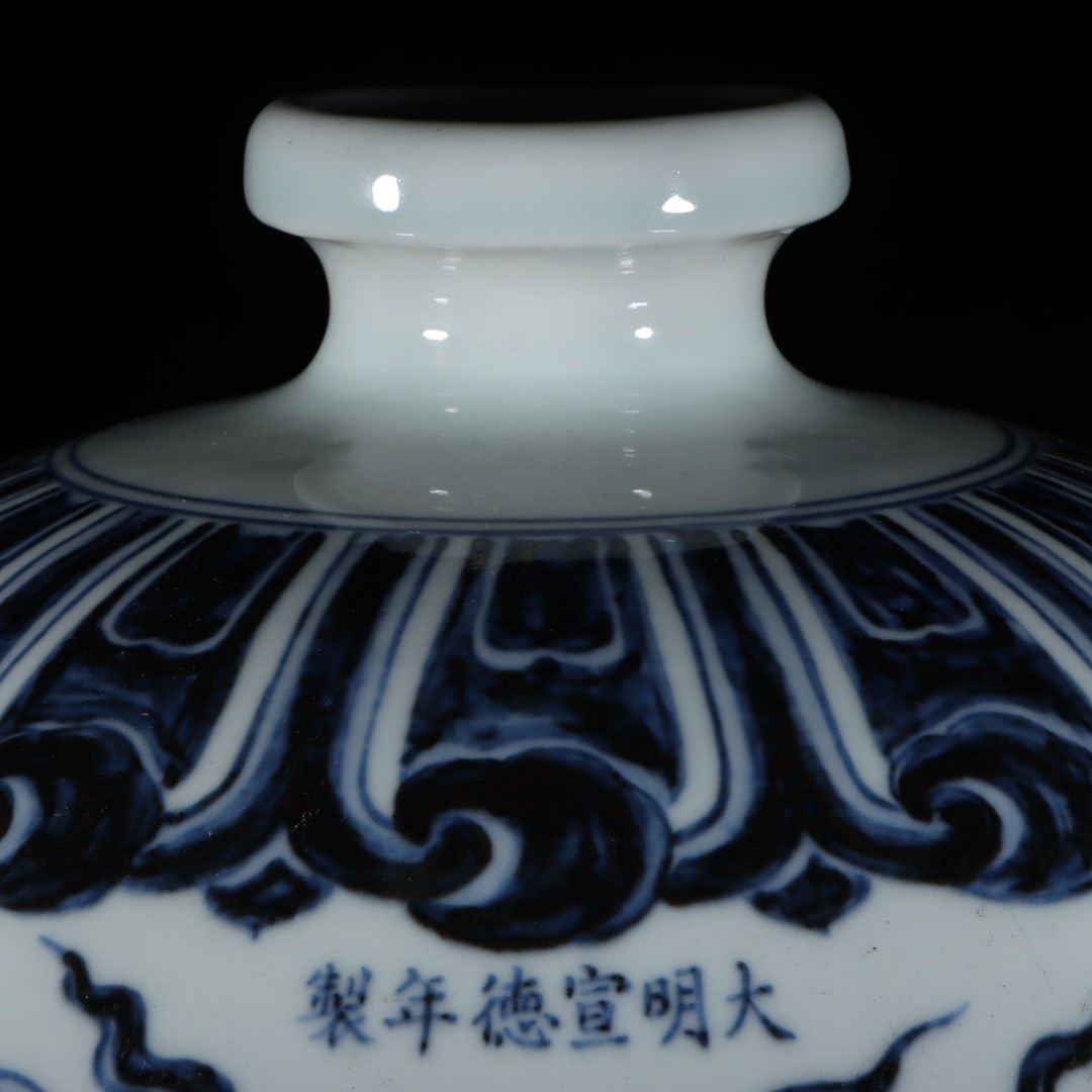 A Exquisite Blue and White Dragon Pattern Vase - 2