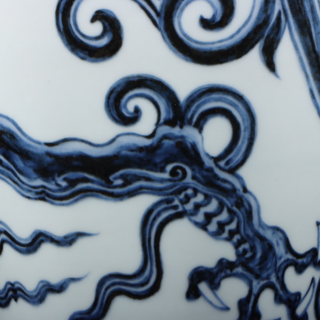 A Exquisite Blue and White Dragon Pattern Vase - 5