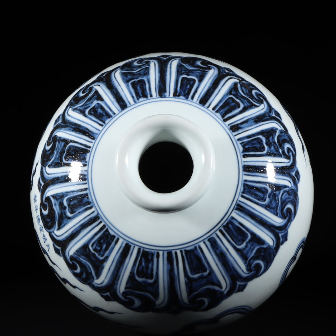 A Exquisite Blue and White Dragon Pattern Vase - 8
