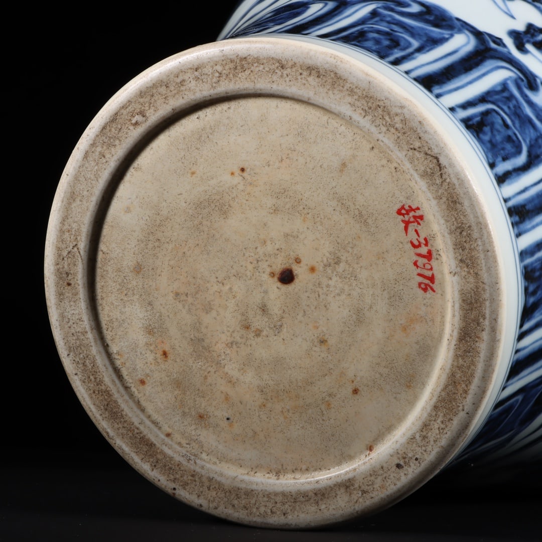 A Exquisite Blue and White Dragon Pattern Vase - 9