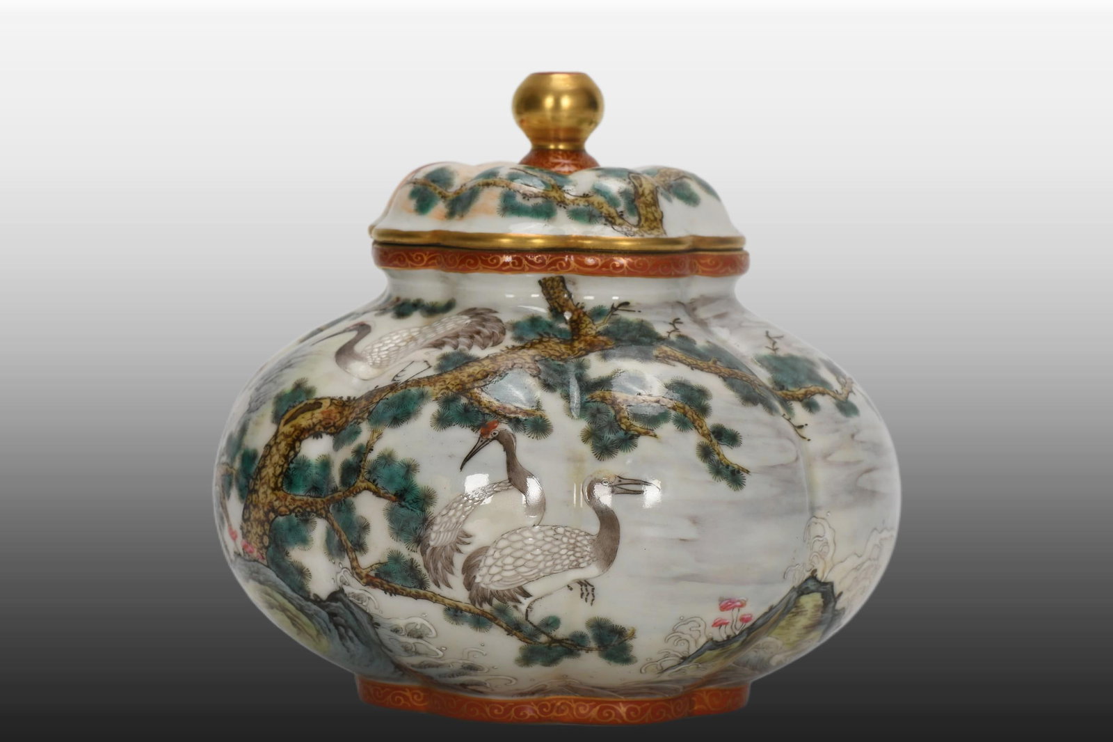 A Exquisite Enamel Pine and Crane Pattern Jar - 2