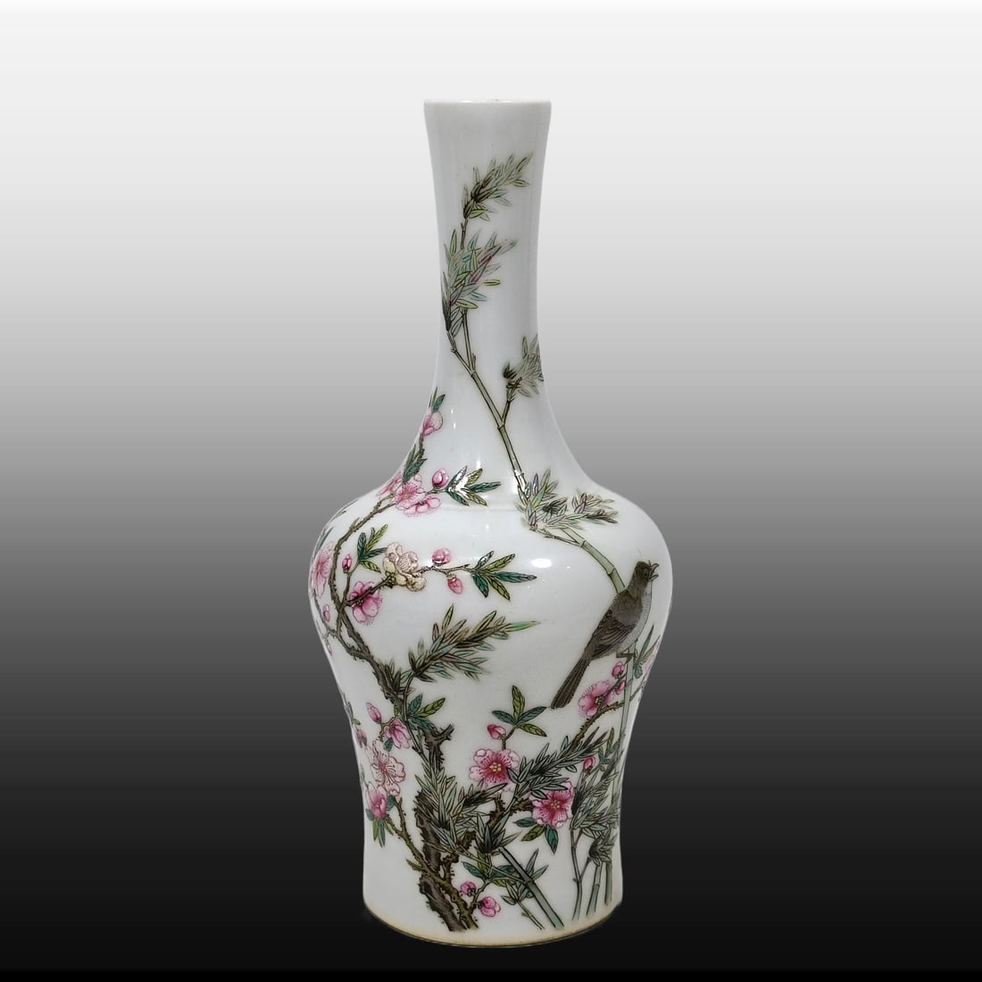 A Exquisite Famille Rose Flower and Bird Pattern Vase: A Exquisite Famille Rose Flower and Bird Pattern Vase,Qing Dynasty, China,Qianlong Six-character Mark,Size:7.3inx3.1in