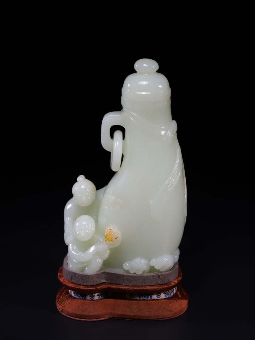 A Exquisite Hotan Jade Figures Vase (1 of 9)