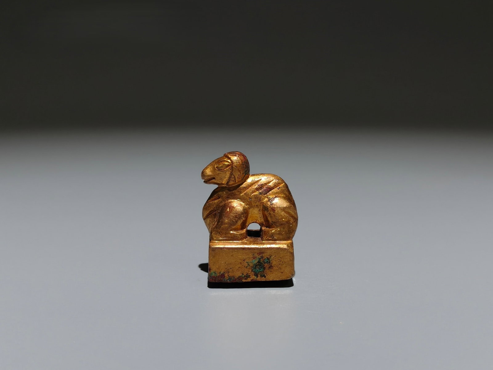 A Exquisite Gilt Bronze Auspicious Beast Seal: A Exquisite Gilt Bronze Auspicious Beast Seal,Han Dynasty, China,Size:1.4inx1.1inx0.9in,Weight:g 铜鎏金瑞兽印章,中国汉代