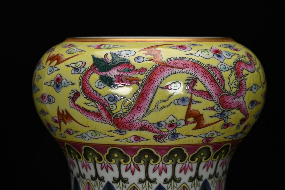 A Exquisite Enamel Rabbit Pattern Vase - 2
