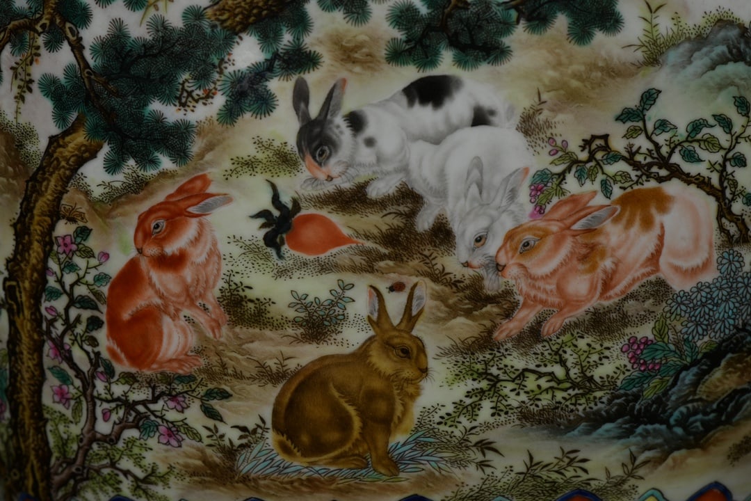A Exquisite Enamel Rabbit Pattern Vase - 3
