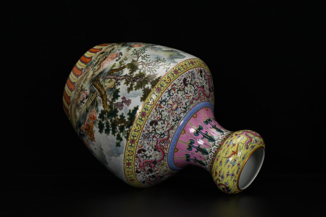 A Exquisite Enamel Rabbit Pattern Vase - 7