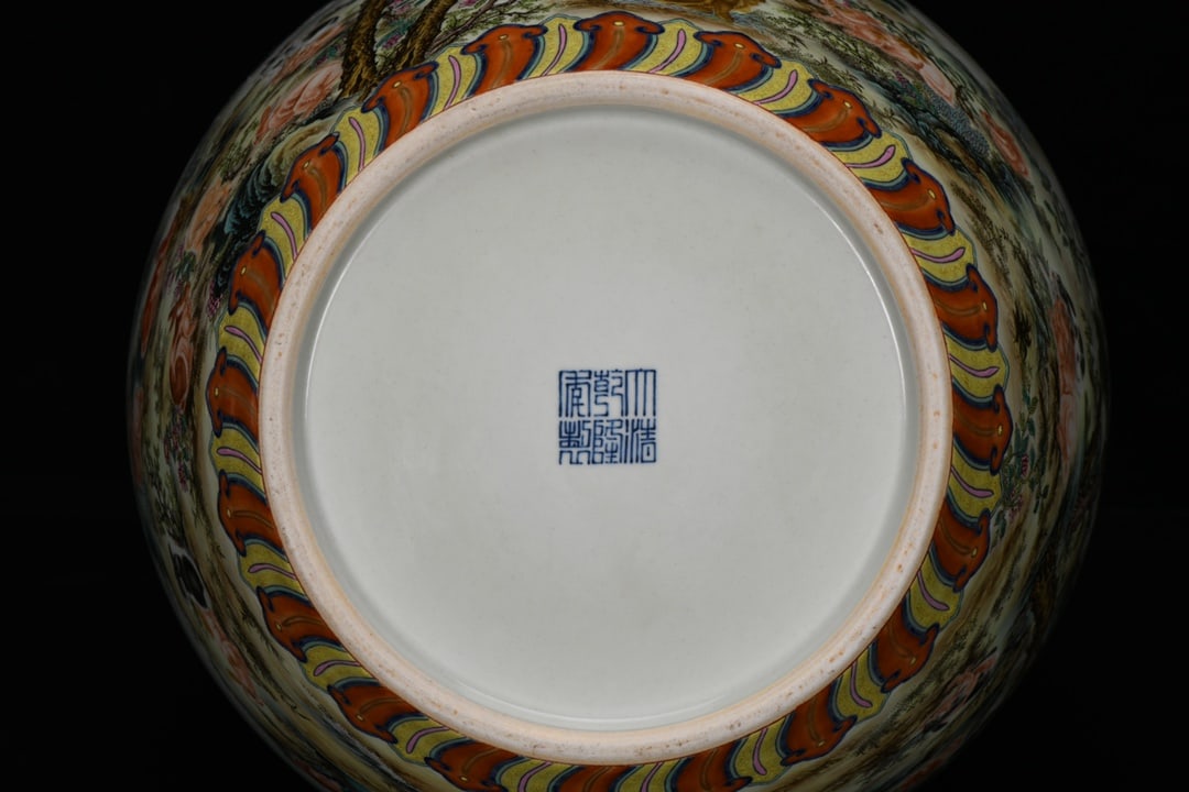 A Exquisite Enamel Rabbit Pattern Vase - 8
