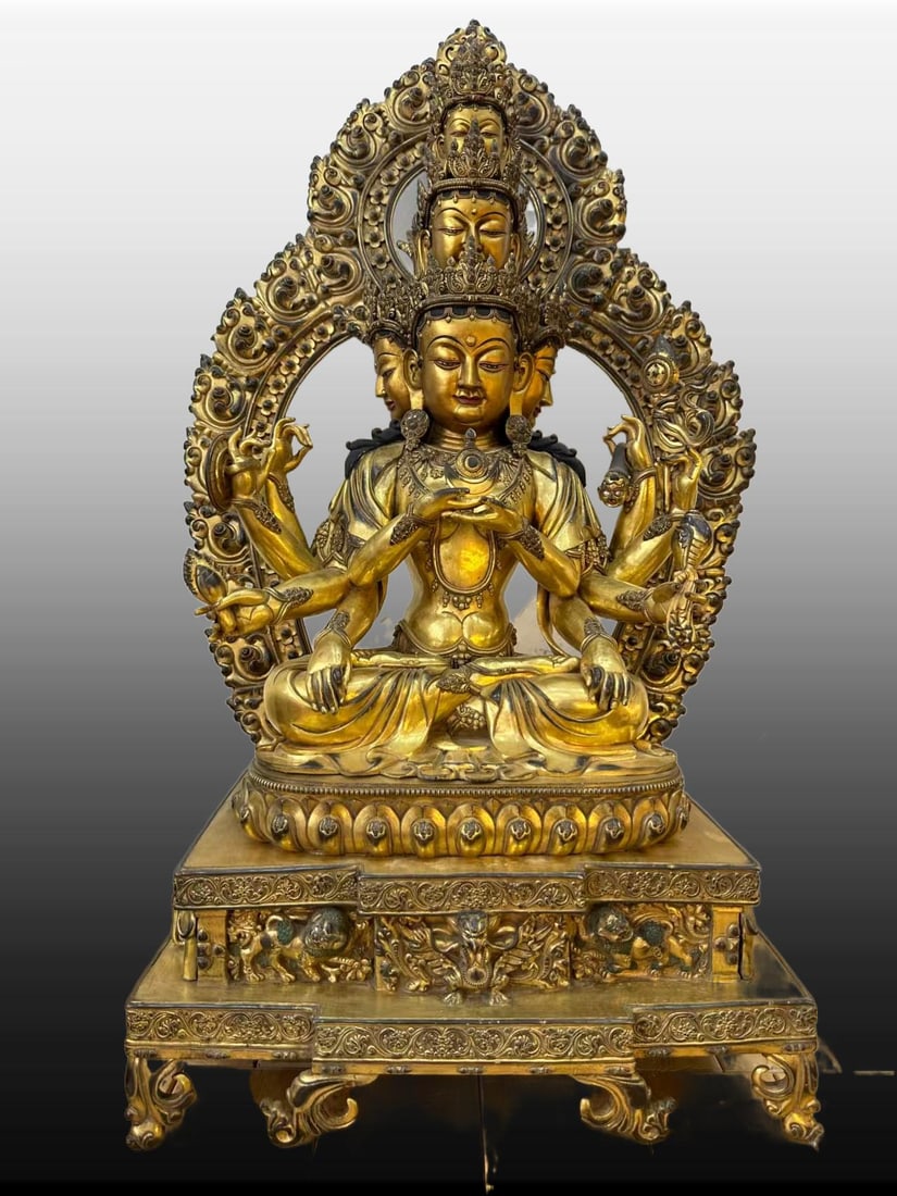 A Exquisite Gilt Bronze Buddha Statue Ornament (1 of 8)