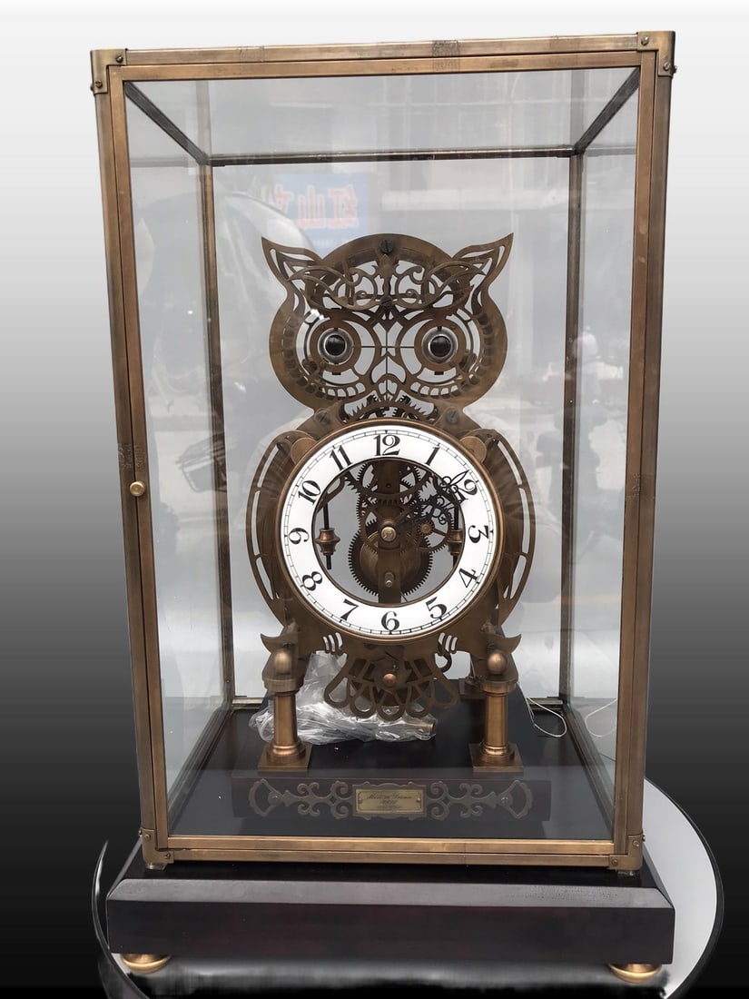 A Exquisite Bronze Barn Owl Mantel Clock: A Exquisite Bronze Barn Owl Mantel Clock,Modern Time of China,Size:20.5inx13inx10.2in 铜猫头鹰座钟,近现代