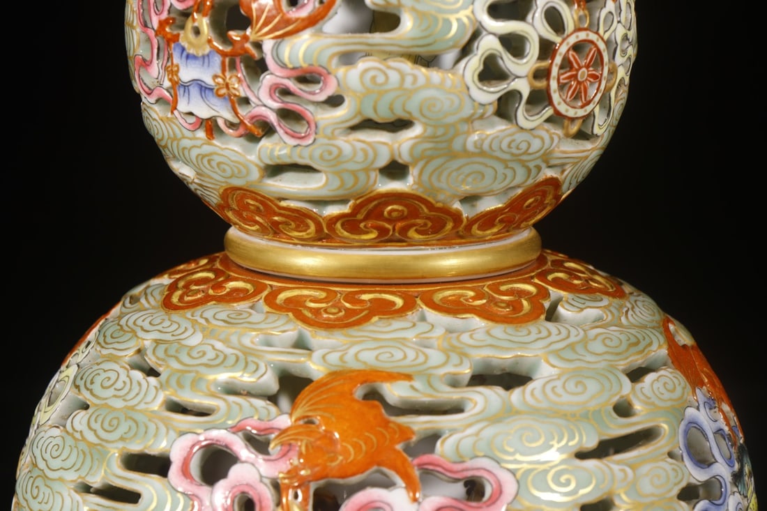 A Exquisite Foreign Color Bats Pattern Gourd Vase - 2