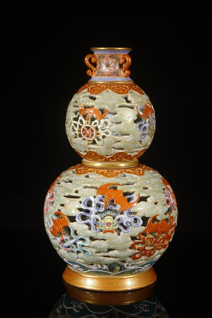 A Exquisite Foreign Color Bats Pattern Gourd Vase - 3