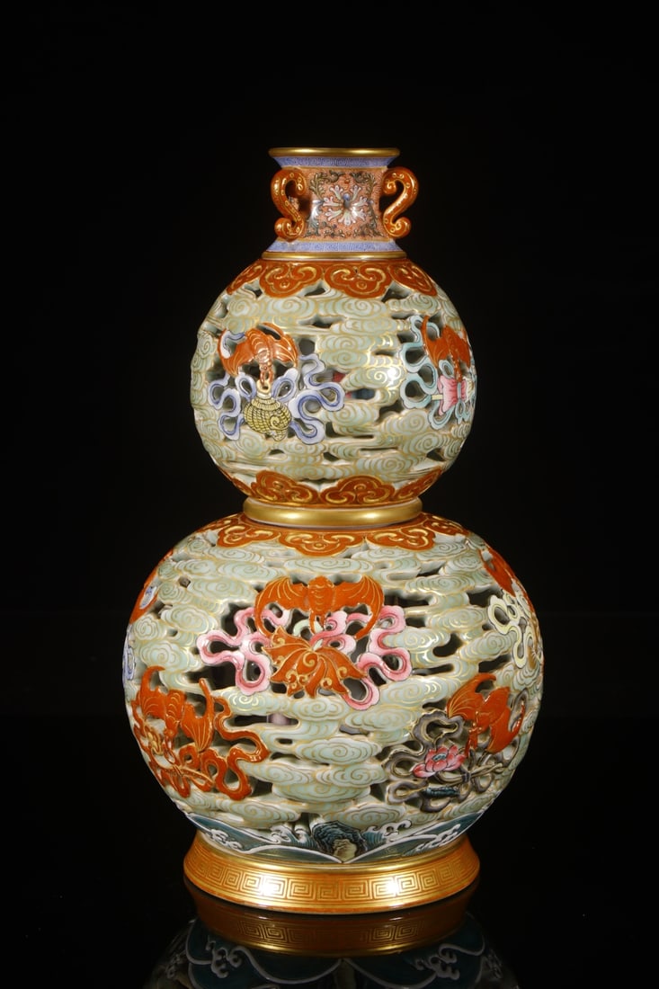 A Exquisite Foreign Color Bats Pattern Gourd Vase - 4