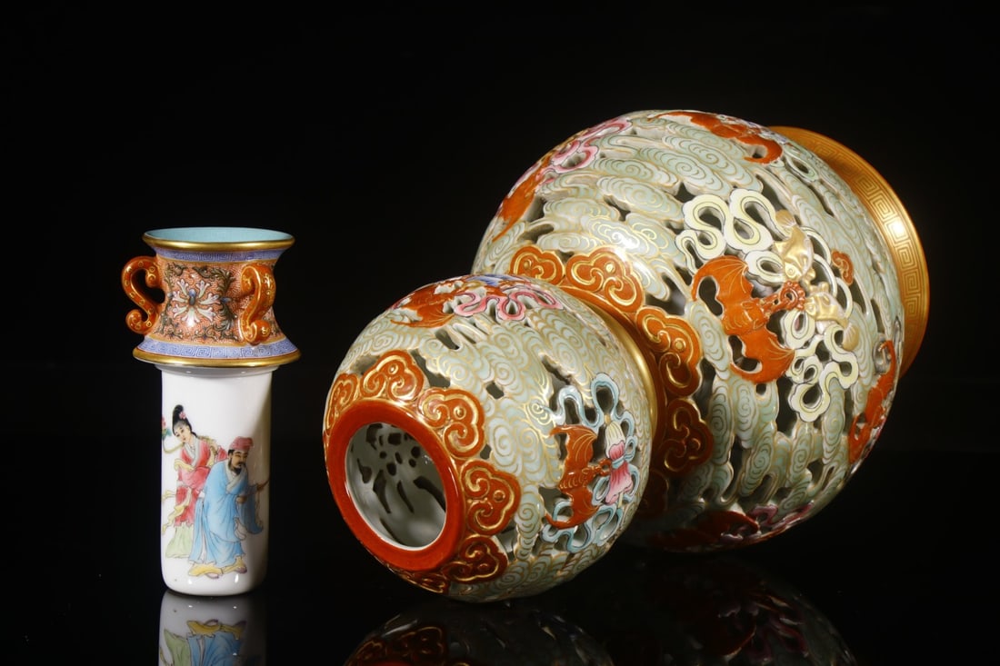 A Exquisite Foreign Color Bats Pattern Gourd Vase - 5