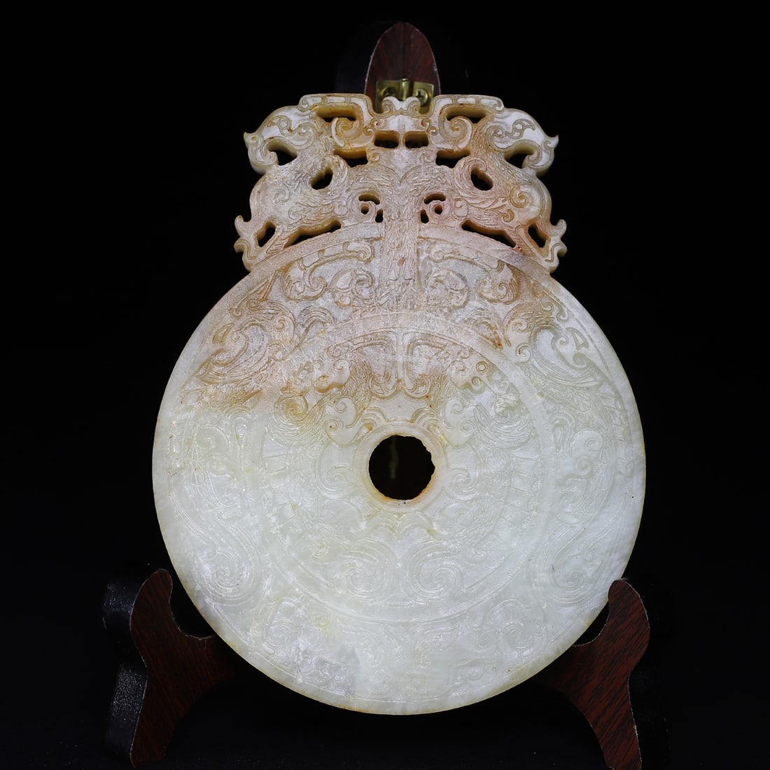 A Exquisite Hotan Jade Dragon Pattern Jade Pendant: A Exquisite Hotan Jade Dragon Pattern Jade Pendant,Han Dynasty, China,Size:3.9inx5.1in,Weight:226g 和田玉龙纹玉璧,中国汉代