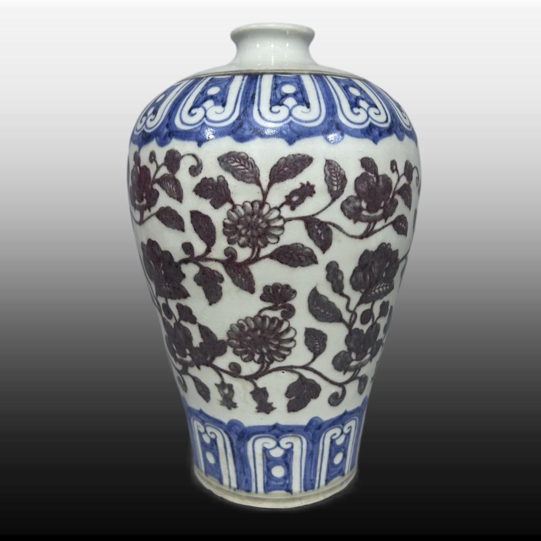 A Exquisite Blue and White Underglaze-Red Flower Pattern Vase: A Exquisite Blue and White Underglaze-Red Flower Pattern Vase,Ming Dynasty, China,Size:5.7inx12in