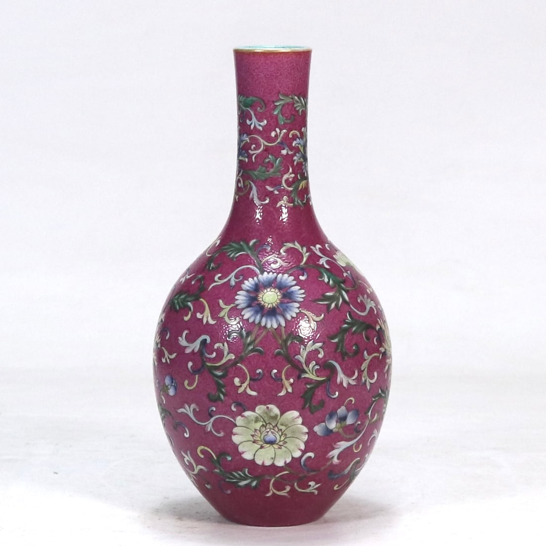 A Exquisite Ruby Red Glazed Famille Rose Lotus Pattern Vase - 4