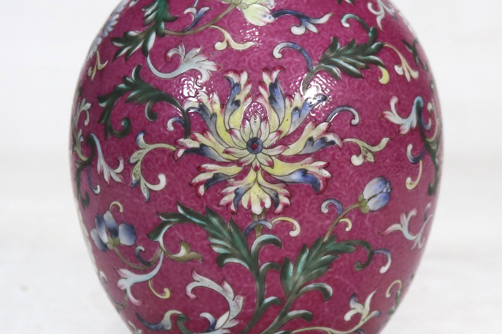 A Exquisite Ruby Red Glazed Famille Rose Lotus Pattern Vase - 7