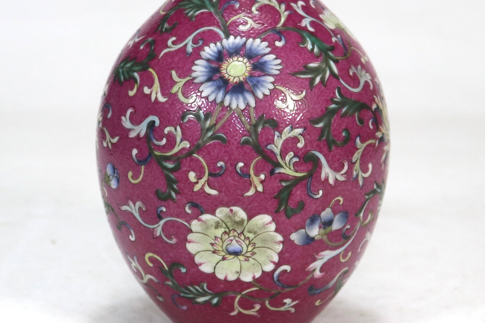 A Exquisite Ruby Red Glazed Famille Rose Lotus Pattern Vase - 8