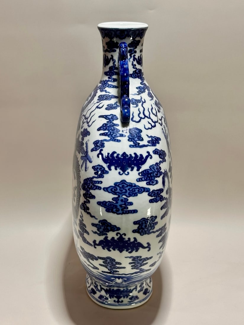 A Exquisite Blue and White Dragon Pattern Vase - 7