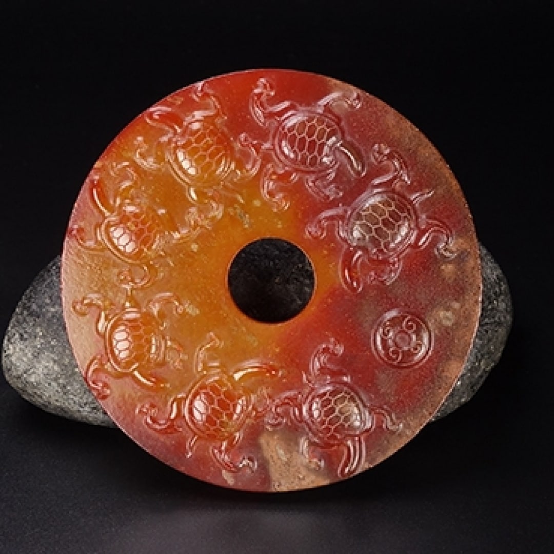 A Exquisite Hotan Jade Tortoise Pattern Bi: A Exquisite Hotan Jade Tortoise Pattern Bi,Han Dynasty, China,Size:3.3inx3.3inx0.3in,Weight:106g 和田玉龟纹璧,中国汉代