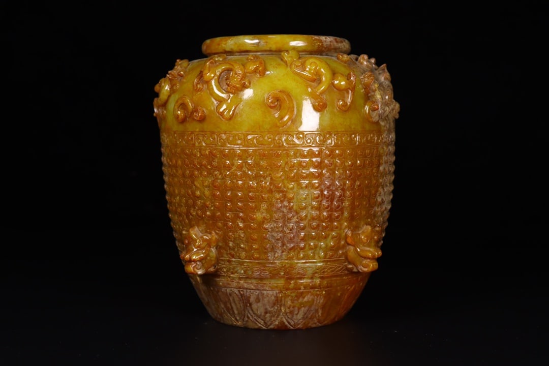 A Exquisite Hotan Jade Dragon Pattern Jar: A Exquisite Hotan Jade Dragon Pattern Jar,Han Dynasty, China,With Mark,Size:6.3inx6.3inx7.1in,Weight:2471g 和田玉龙纹罐,中国汉代,带