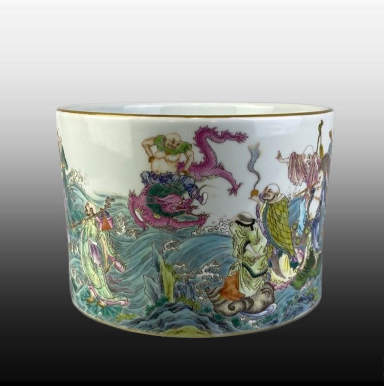 Famille-Rose Painted Gold Arhat Pattern Brush Pot: Famille-Rose Painted Gold Arhat Pattern Brush Pot,Qing Dynasty, China,Yongzheng Six-character Mark,Size:6.3inx9.1in 粉彩描金罗汉纹笔筒,中