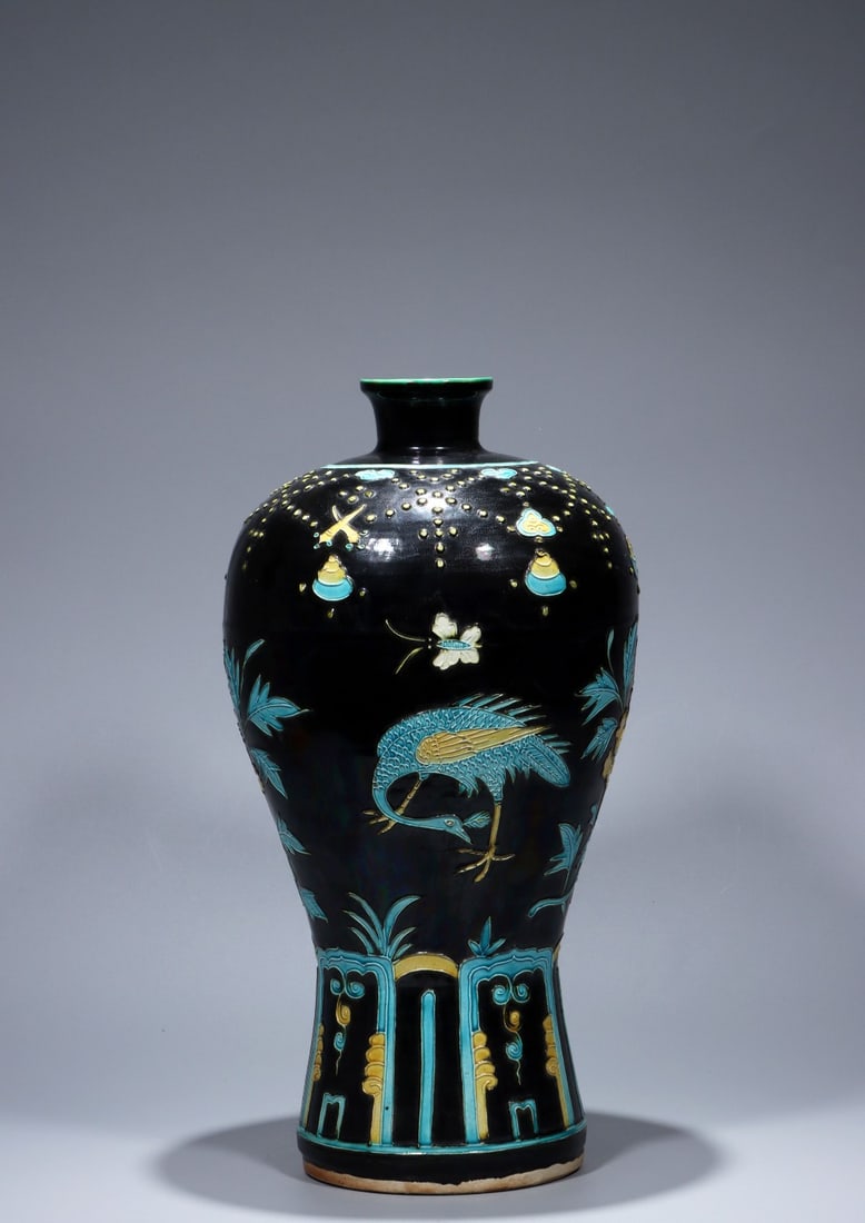 A Exquisite Black Ground Fahua Glazed Flower and Bird Pattern Vase: A Exquisite Black Ground Fahua Glazed Flower and Bird Pattern Vase,Yuan Dynasty, China,Size:15.9inx8.3inx2.6inx5.5in,Weight:3171g