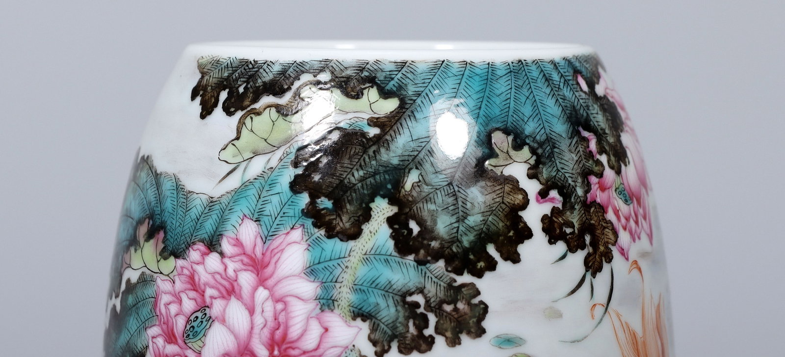 A Exquisite Enamel Fish Pattern Washer - 3