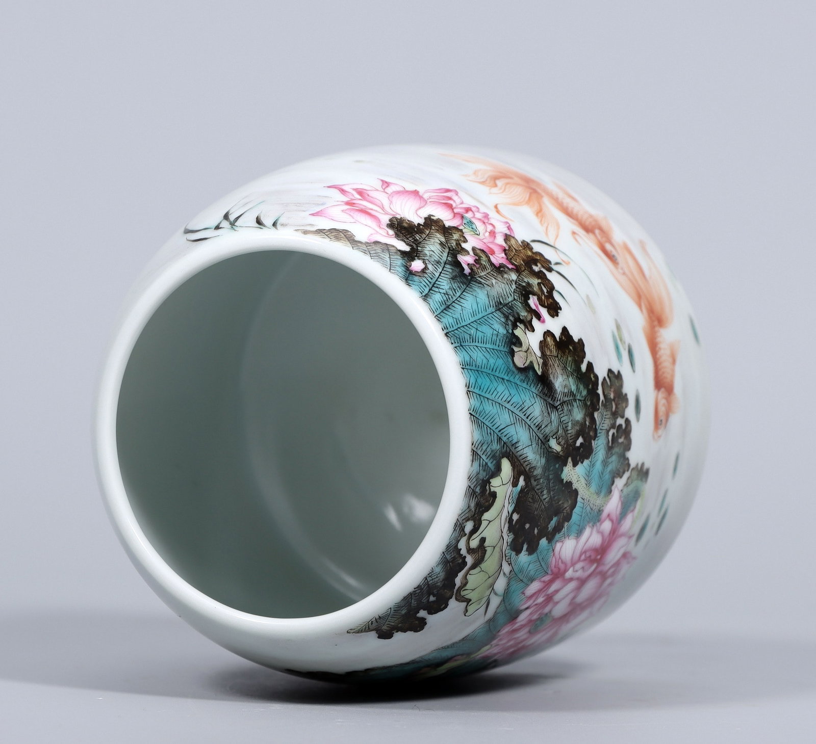 A Exquisite Enamel Fish Pattern Washer - 7
