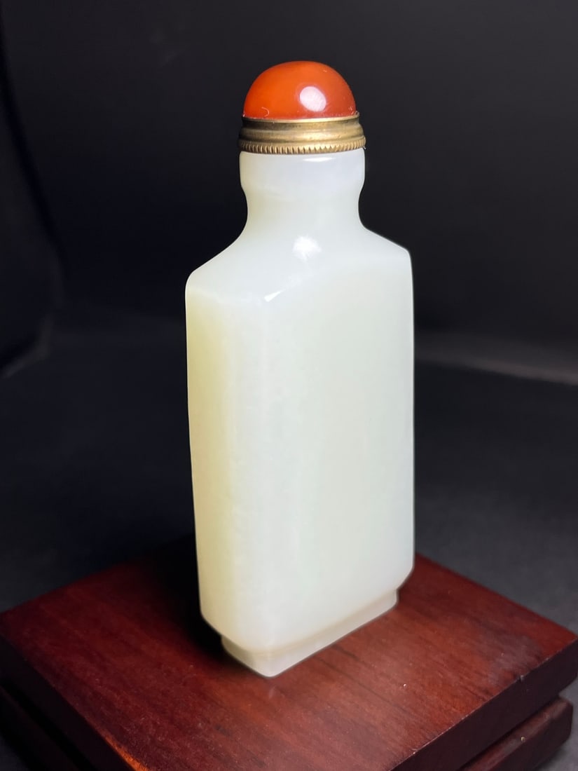 A Exquisite Hotan Jade Snuff Bottle - 2