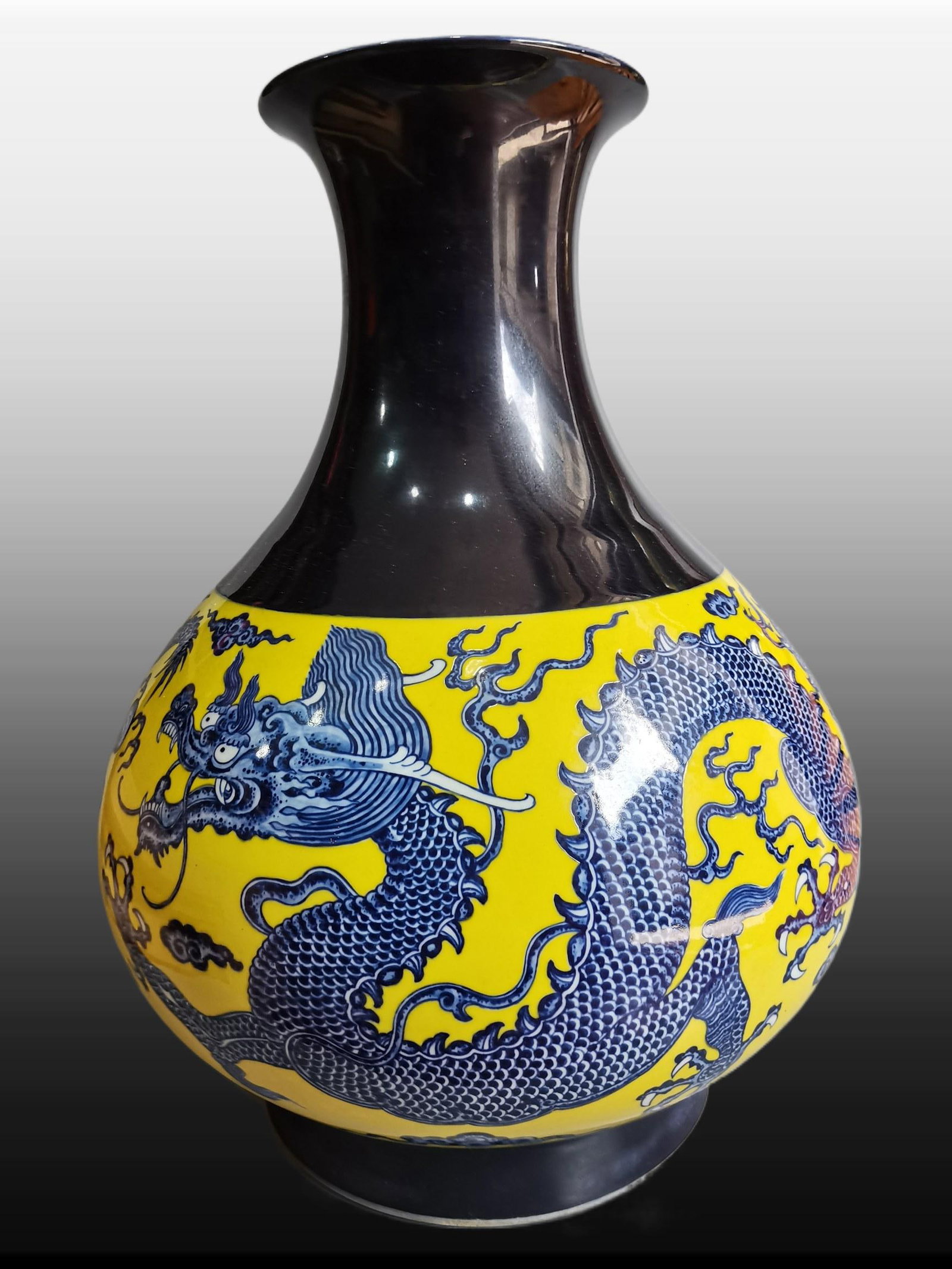 A Exquisite Lemon Yellow Glazed Blue and White Dragon Pattern Vase (1 of 9)