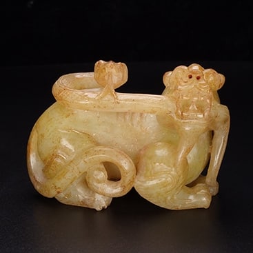A Exquisite Hotan Jade Auspicious Beast Ornament: A Exquisite Hotan Jade Auspicious Beast Ornament,Han Dynasty, China,Size:2.8inx1.8inx2in,Weight:184.9g 和田玉瑞兽摆件,中国汉代