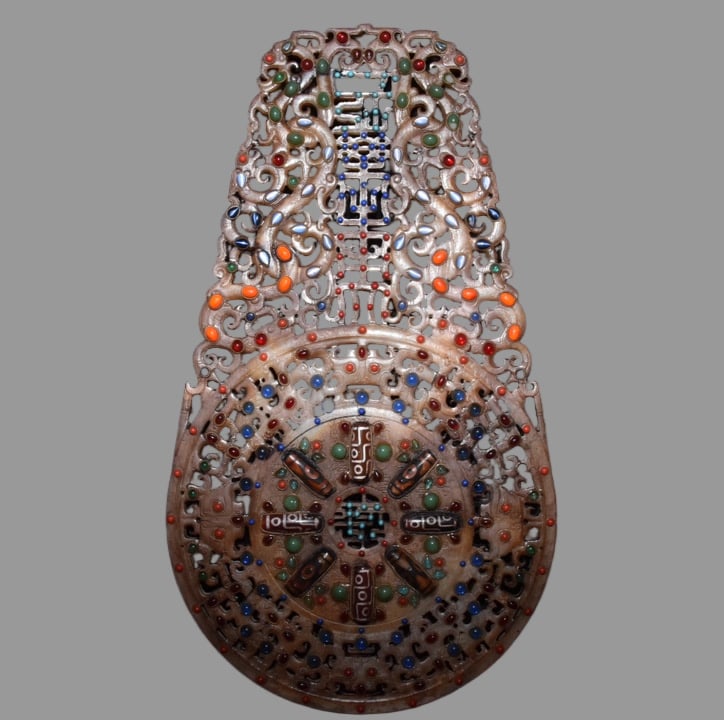 A Exquisite Gaogu Jade Inlaid Gems Jade Bi: A Exquisite Gaogu Jade Inlaid Gems Jade Bi,Han Dynasty, China,Size:13.4inx7.9in,Weight:1030g 高古玉镶宝石玉璧,中国汉代