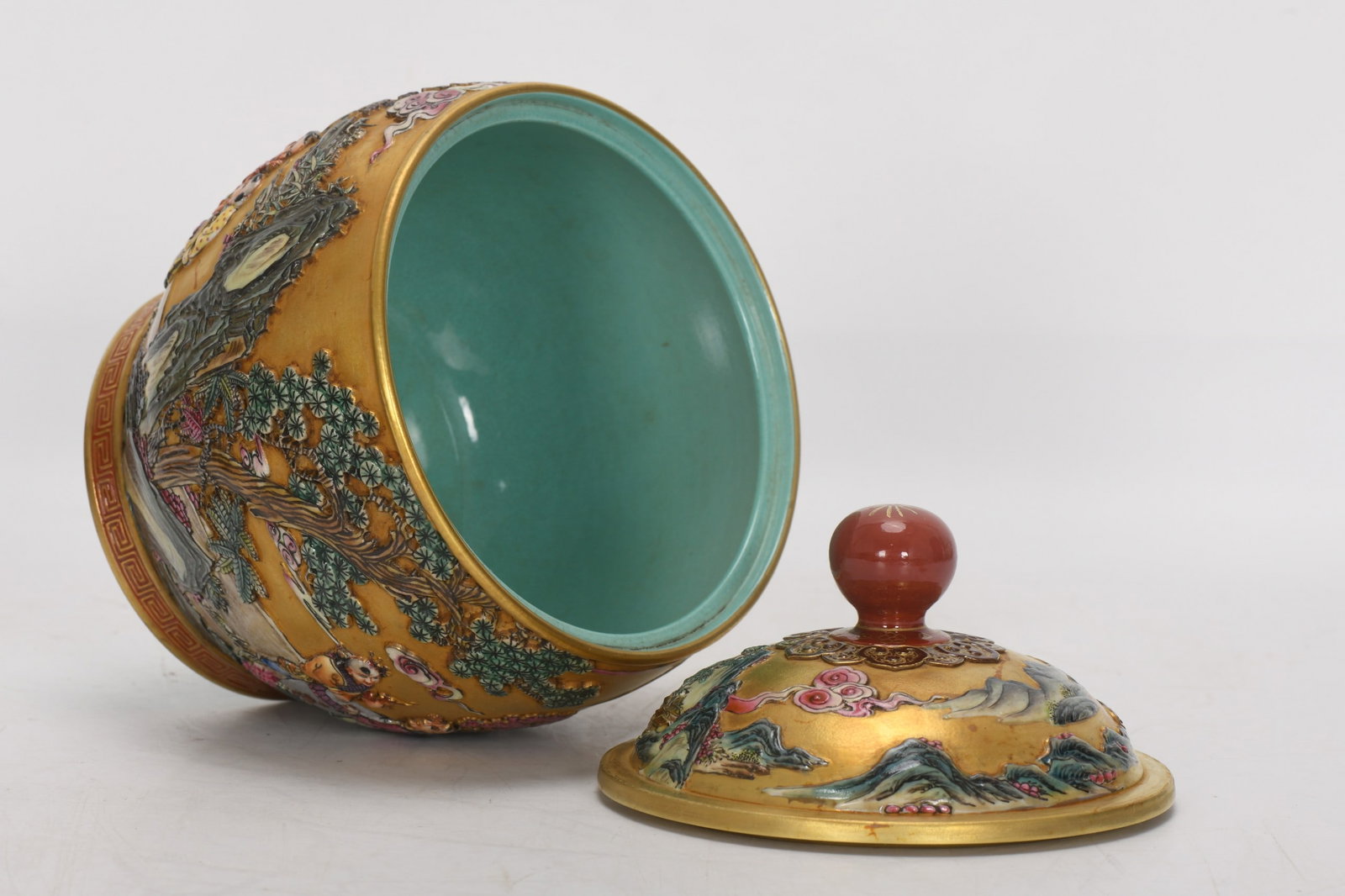 A Exquisite Enamel Gold Ground Figures Pattern Jar - 7