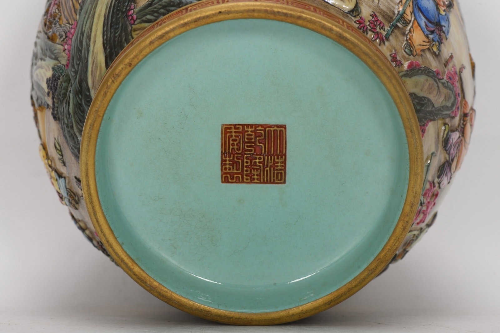 A Exquisite Enamel Gold Ground Figures Pattern Jar - 9