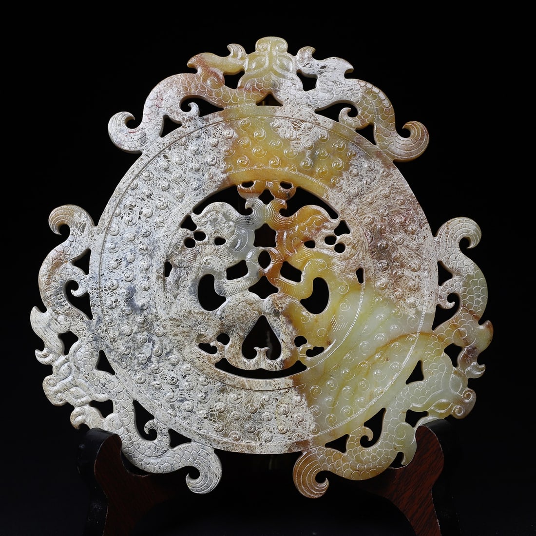A Exquisite Hotan Jade Dragon Pattern Jade Pendant: A Exquisite Hotan Jade Dragon Pattern Jade Pendant,Han Dynasty, China,Size:5.9inx6.3in,Weight:216g 和田玉龙纹玉璧,中国汉代