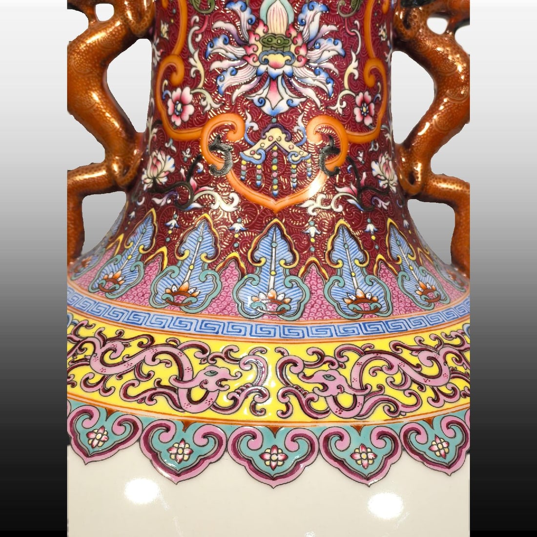 A Exquisite Enamel Figures Pattern Lion-Ears Vase - 7