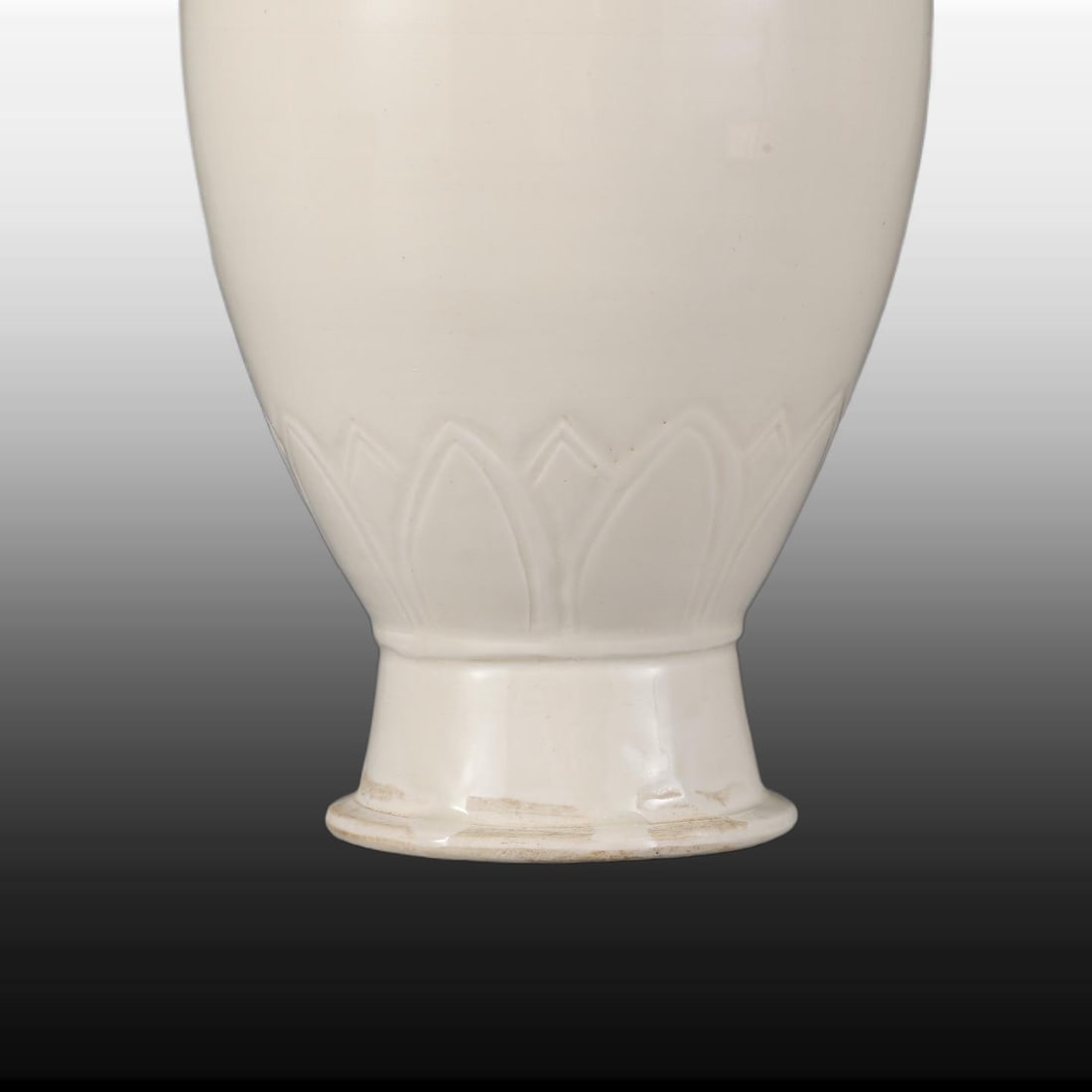 A Exquisite Ding yao White Glaze Lotus Pattern Ewer - 4