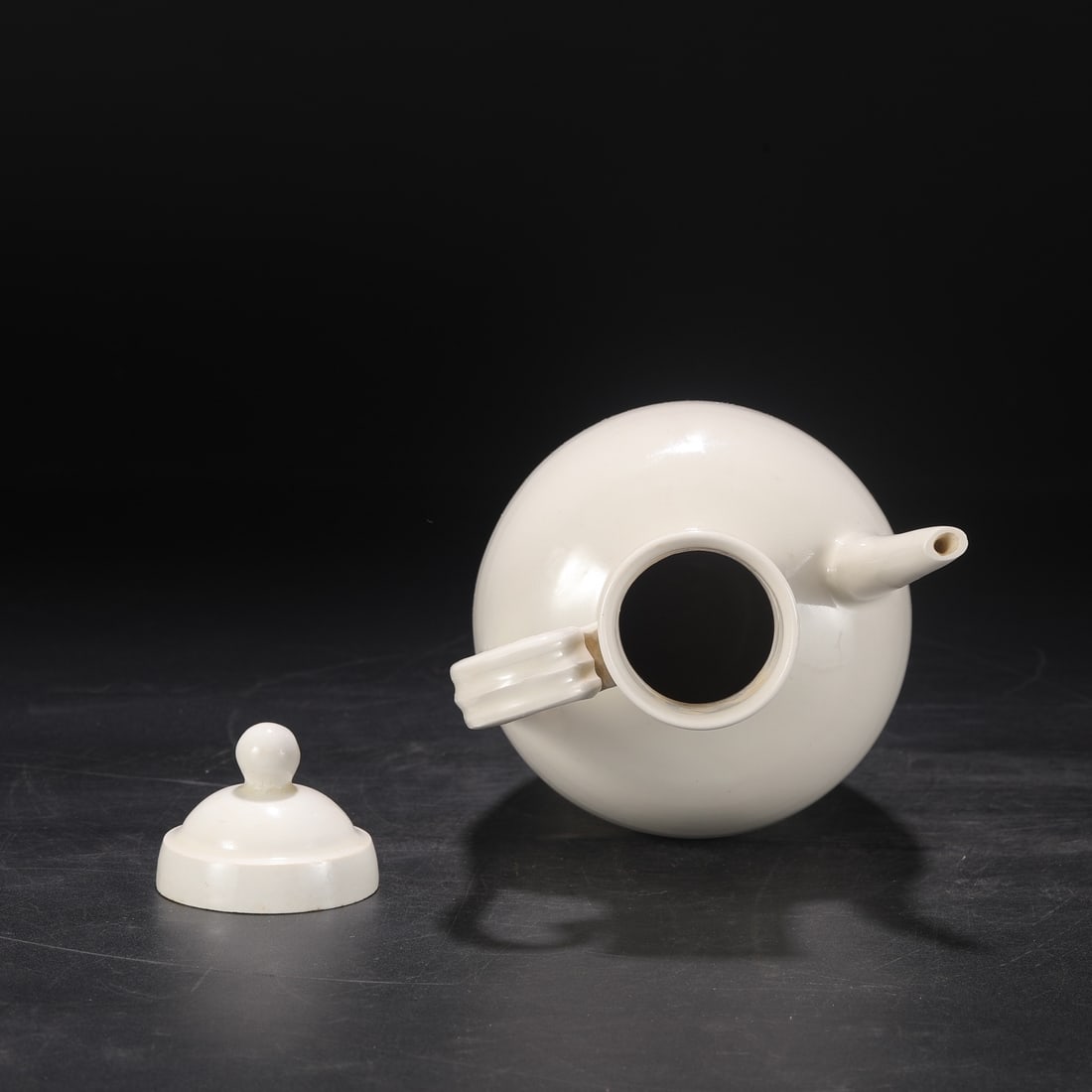 A Exquisite Ding yao White Glaze Lotus Pattern Ewer - 5