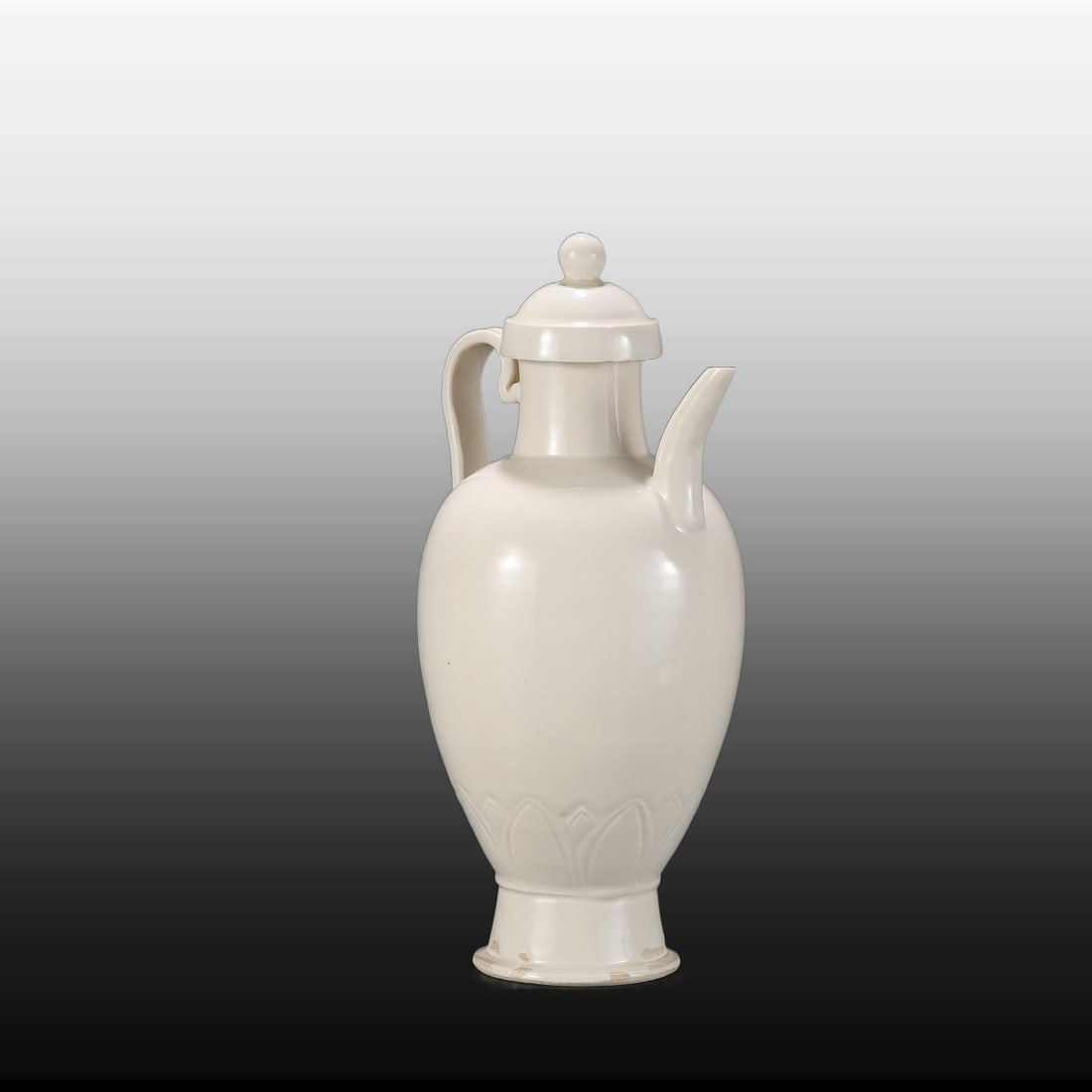 A Exquisite Ding yao White Glaze Lotus Pattern Ewer - 8