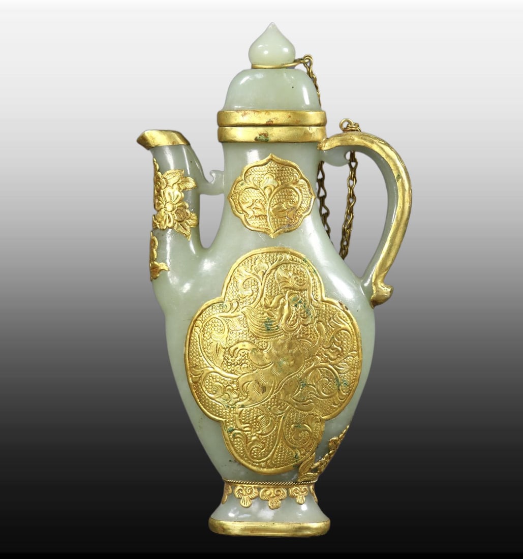 A Exquisite Hotan Jade Gilt Silver wrapped Ewer: A Exquisite Hotan Jade Gilt Silver wrapped Ewer,Qing Dynasty, China,Size:6.7inx3.5inx1.2in,Weight:282g 和田玉包银鎏金壶,中国清代