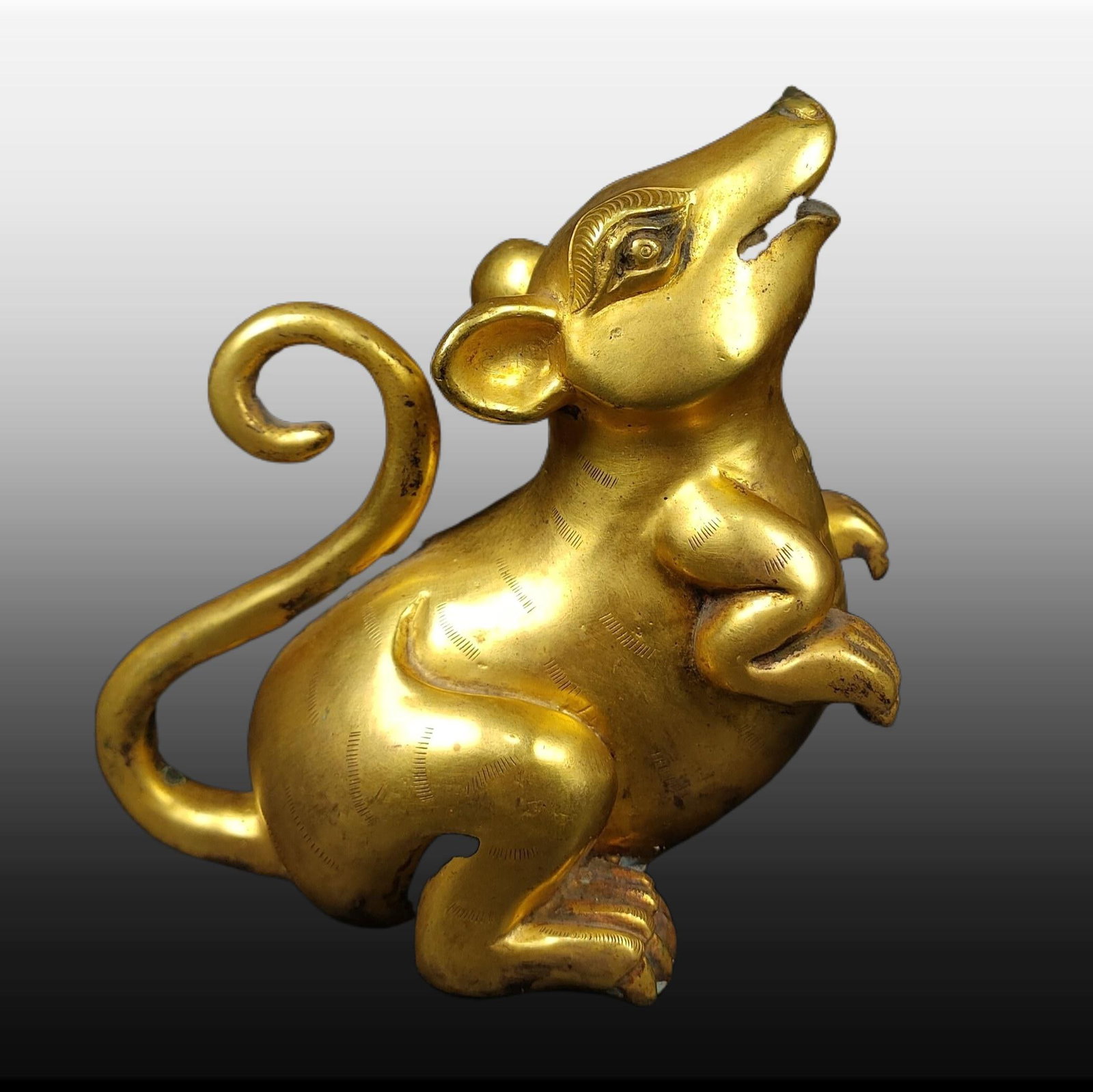 A Exquisite Gilt Bronze Rat Ornament: A Exquisite Gilt Bronze Rat Ornament,Han Dynasty, China,Size:5.1inx4.7in,Weight:596g 铜鎏金鼠摆件,中国汉代