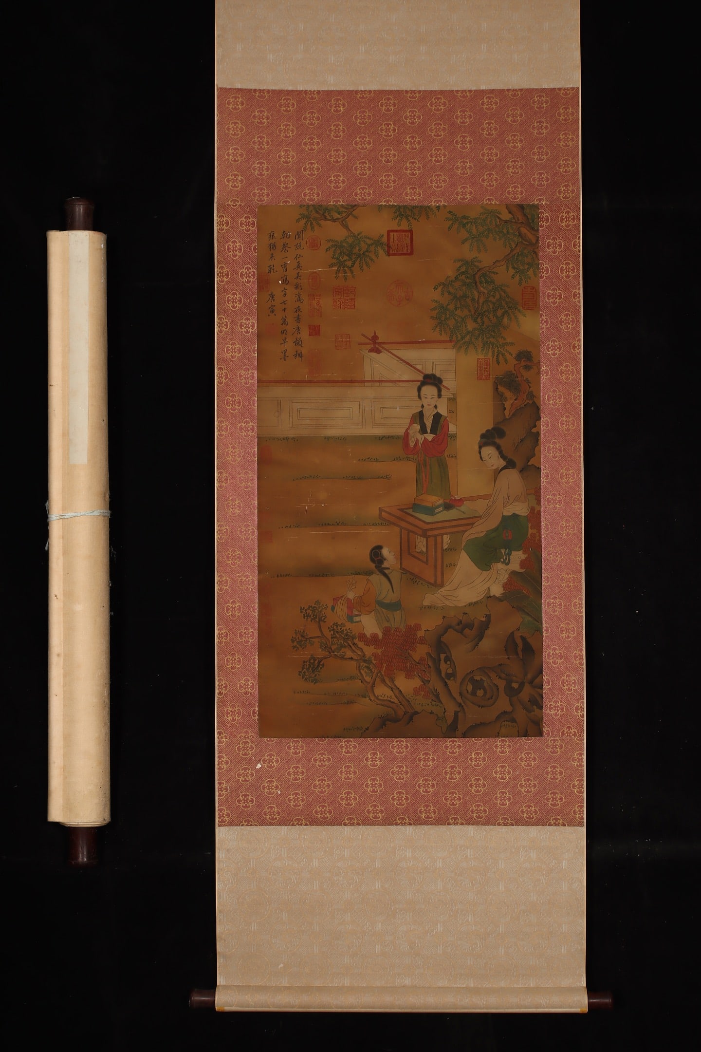 A Chinese Vertical Scroll Ink Painting of Figures on Silk: A Chinese Vertical Scroll Ink Painting of Figures on Silk,Ming Dynasty, China,Tang Yin,without frame size:34.4inx18.3in