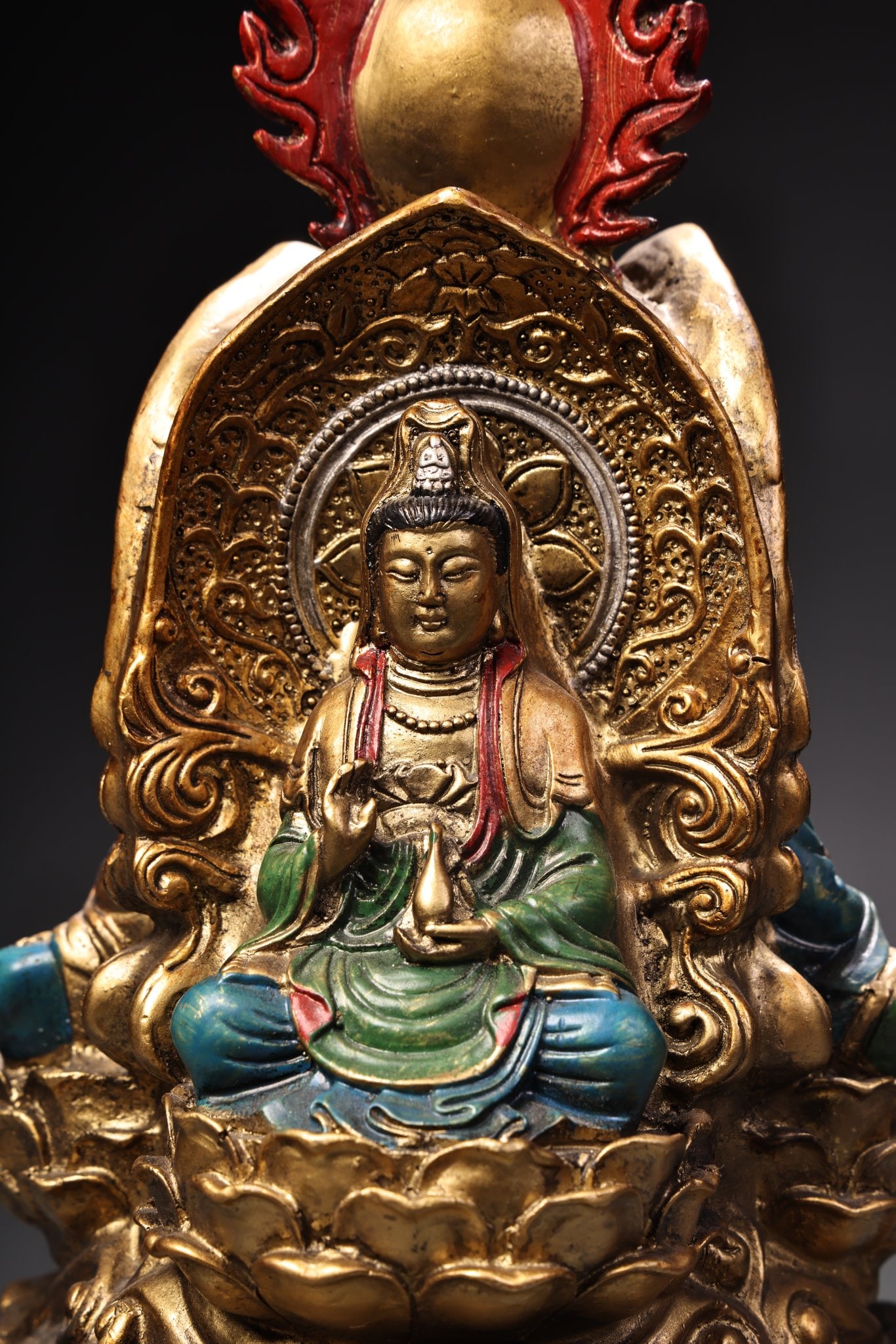 A Exquisite Coppery Painted Gold Buddha statue Ornament: A Exquisite Coppery Painted Gold Buddha statue Ornament,Qing Dynasty, China,Qianlong Four-character Mark,Size:9.4inx4.7in ,Weight:1500g