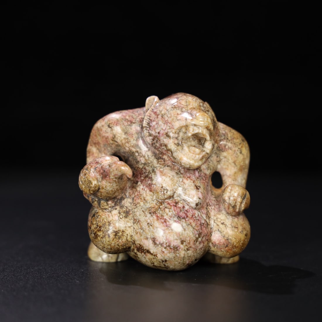 A Exquisite Hotan Jade Bear Ornament: A Exquisite Hotan Jade Bear Ornament,Han Dynasty, China,Size:3inx3inx2.2in,Weight:401.5g 和田玉熊摆件,中国汉代