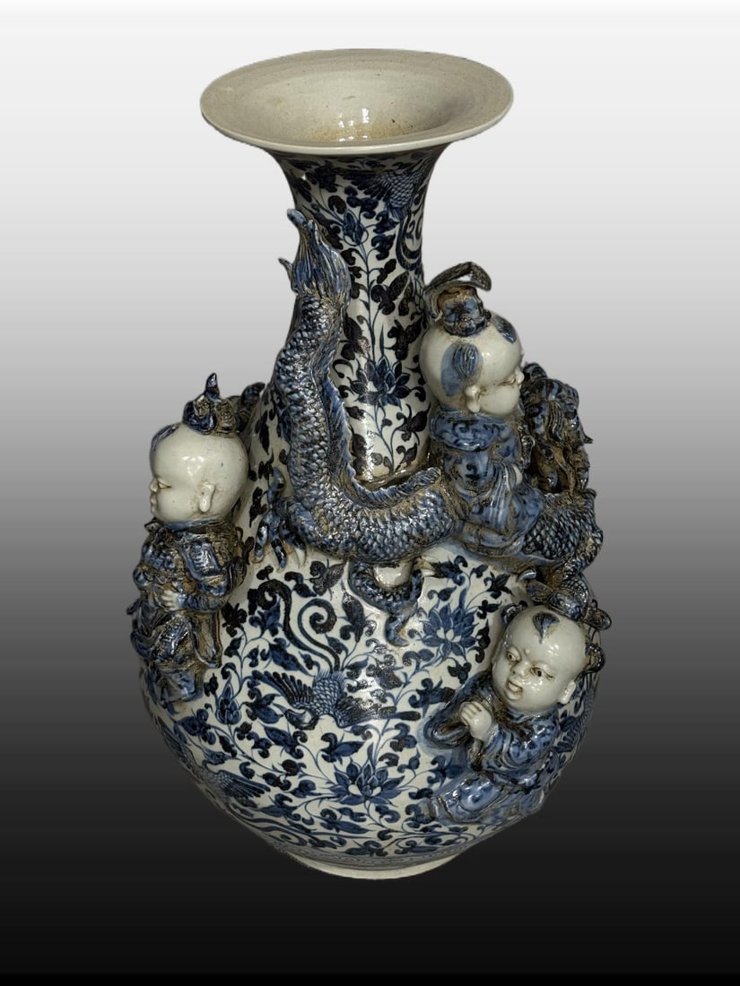 A Exquisite Blue and White Flower and Figures Pattern Vase: A Exquisite Blue and White Flower and Figures Pattern Vase,Yuan Dynasty, China,Size:22.8inx15.7in 青花花卉人物纹瓶,中国元代