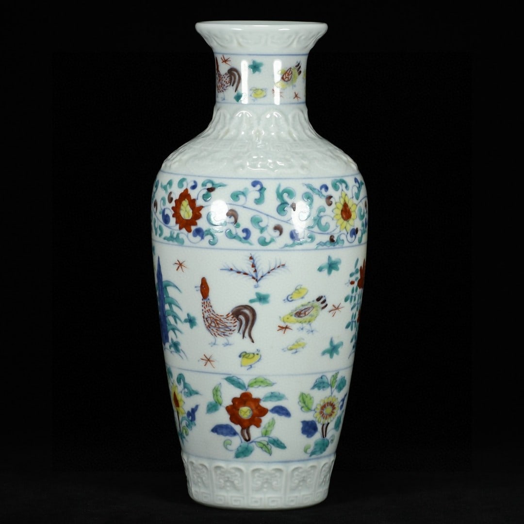 A Exquisite Doucai Flower and Bird Pattern Vase - 3