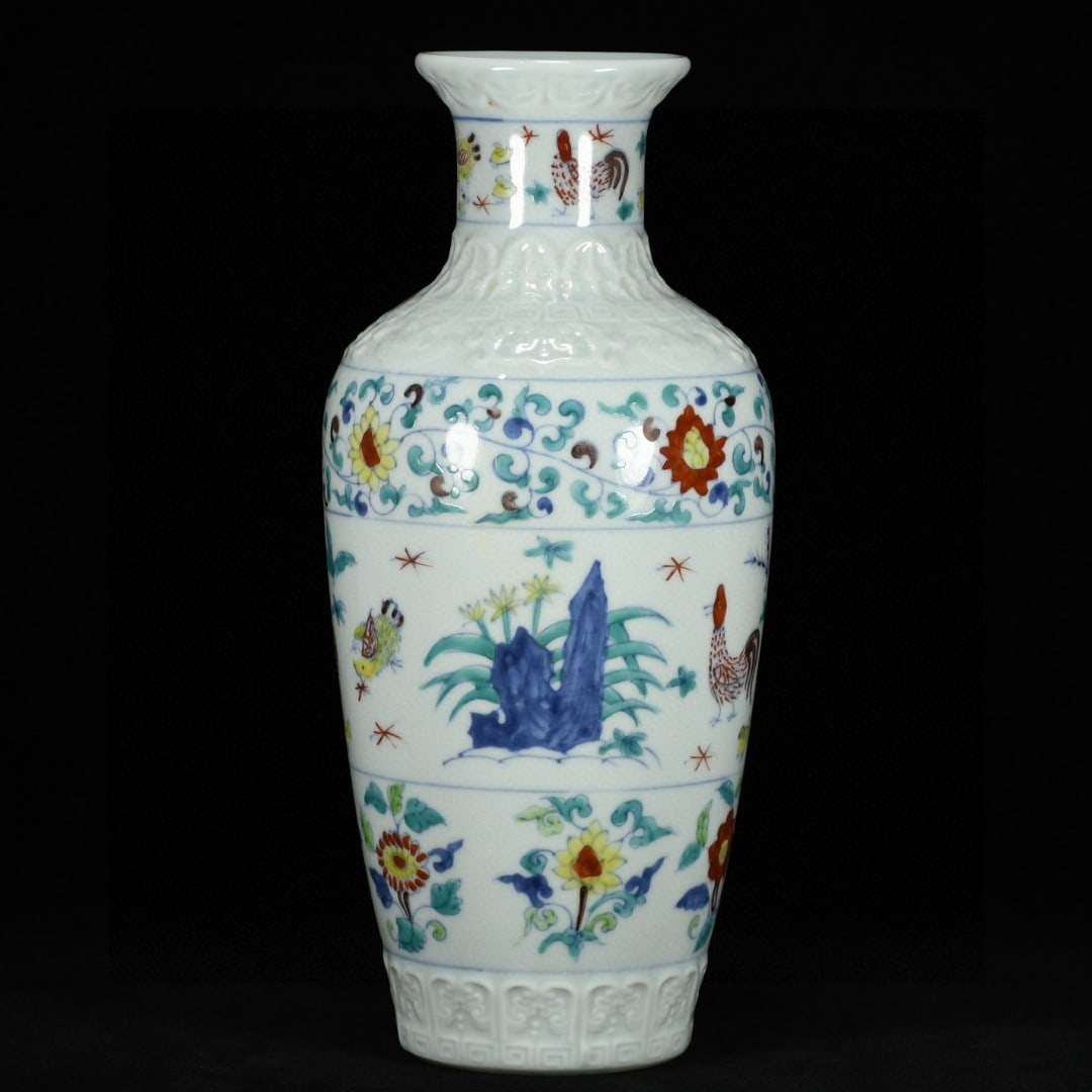 A Exquisite Doucai Flower and Bird Pattern Vase - 4