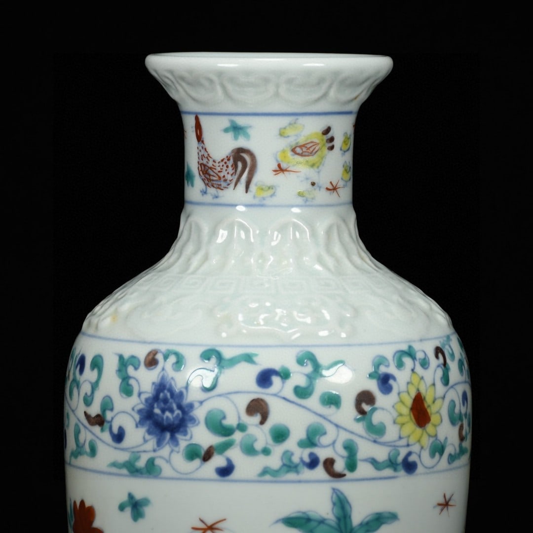A Exquisite Doucai Flower and Bird Pattern Vase - 5